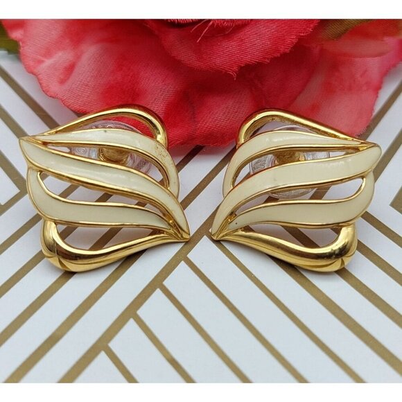Pretty 80's 90's Gold Tone & Cream Enamel MONET Statement Earrings Open Works - Picture 3 of 6